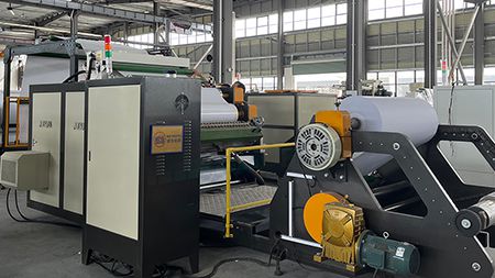 Machine d'enduction d'adhésif thermofusible résistant aux rayures à grande vitesse