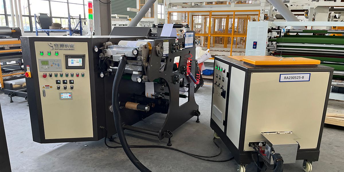 Machine d'enduction d'étiquettes autocollantes