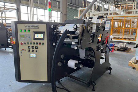 Machine d'enduction d'étiquettes autocollantes