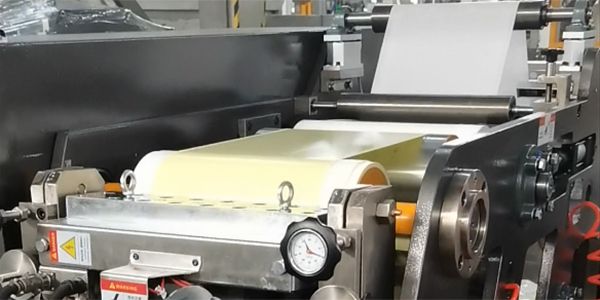 Machine d'enduction et de complexage sur laizes étroites