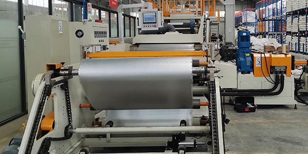 Ligne de production de membranes d'étanchéité auto-adhésives en butyle