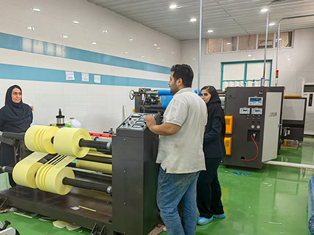 Entreprise de Consommables Médicaux en Iran Choisit une Machine d’Enduction Multifonctionnelle pour Rubans Adhésifs Médicaux