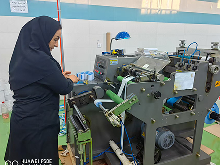 Entreprise de Consommables Médicaux en Iran Choisit une Machine d’Enduction Multifonctionnelle pour Rubans Adhésifs Médicaux