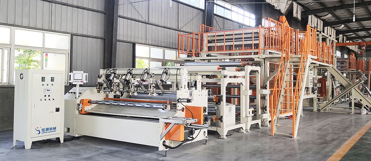Ligne de production de membranes d'étanchéité auto-adhésives en polymère